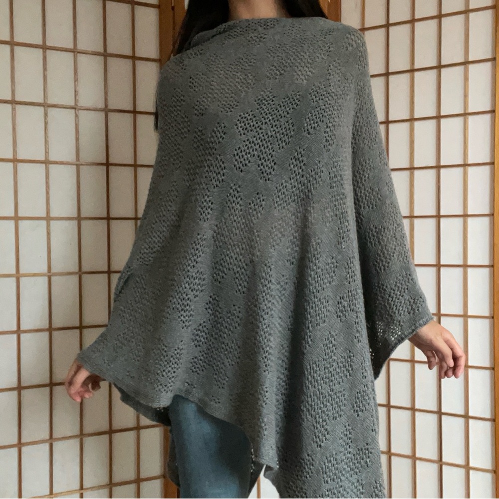 Chiaramente Italy Vintage Gray Open Knit Poncho Boho